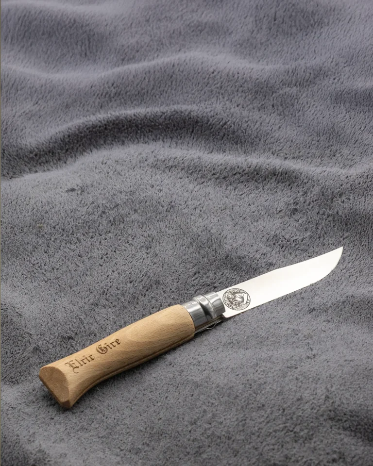 Couteau Opinel bois gravé prénom en gothique