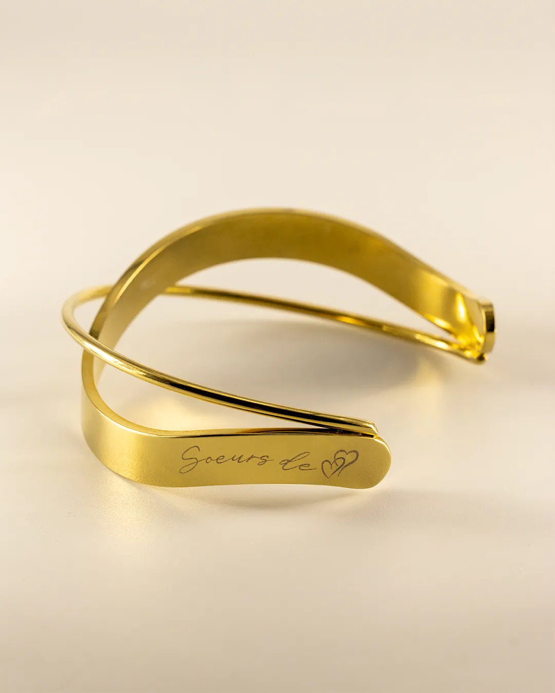 Bracelet gravé avec discrétion aux extrémités